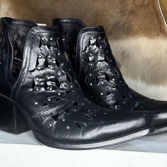 Ariat Black Ankle Boots NWT - Picture 2 of 4